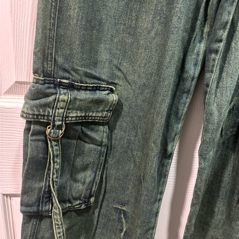 Women’s Mid-Rise baggy Green Cargo Pants - Picture 4 of 8
